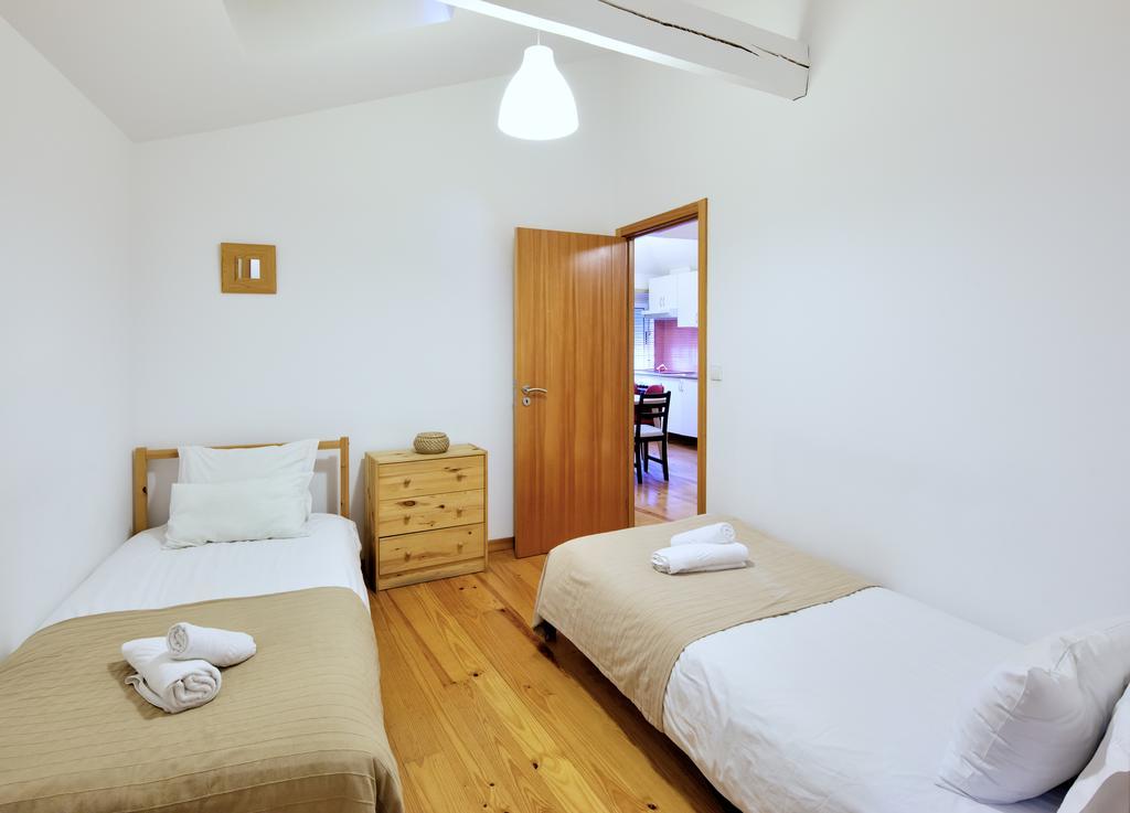 Aparthotel Oporto Entreparedes Exteriör bild